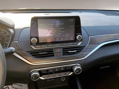 Used 2024 Nissan Altima 2.5 SV image 9