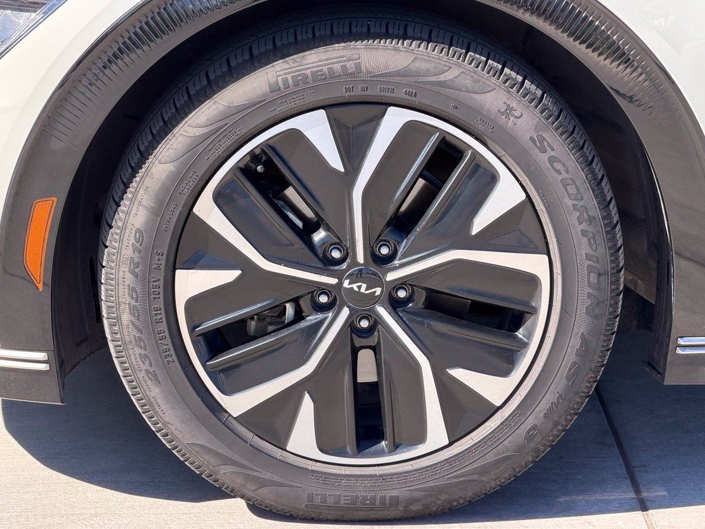 Used 2022 Kia EV6 Wind RWD image 13