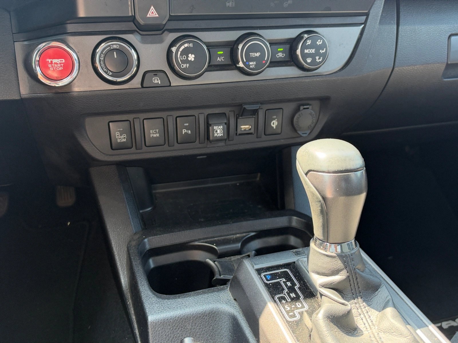 Used 2020 Toyota Tacoma TRD Off-Road w/ Technology Package AWD/4WD image 18