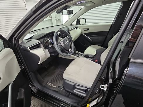 Used 2022 Toyota Corolla Cross L FWD image 11