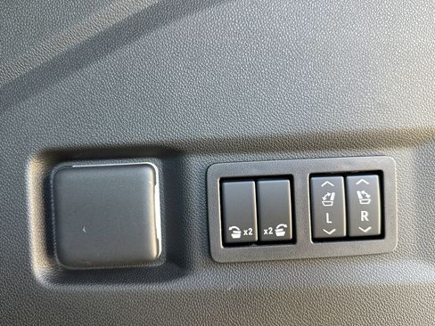 New 2026 GMC Yukon Elevation image 35