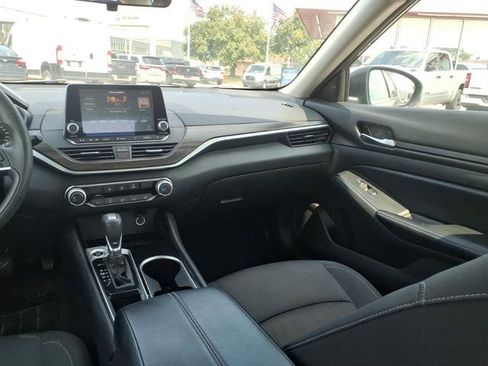 Used 2024 Nissan Altima 2.5 SV FWD image 13