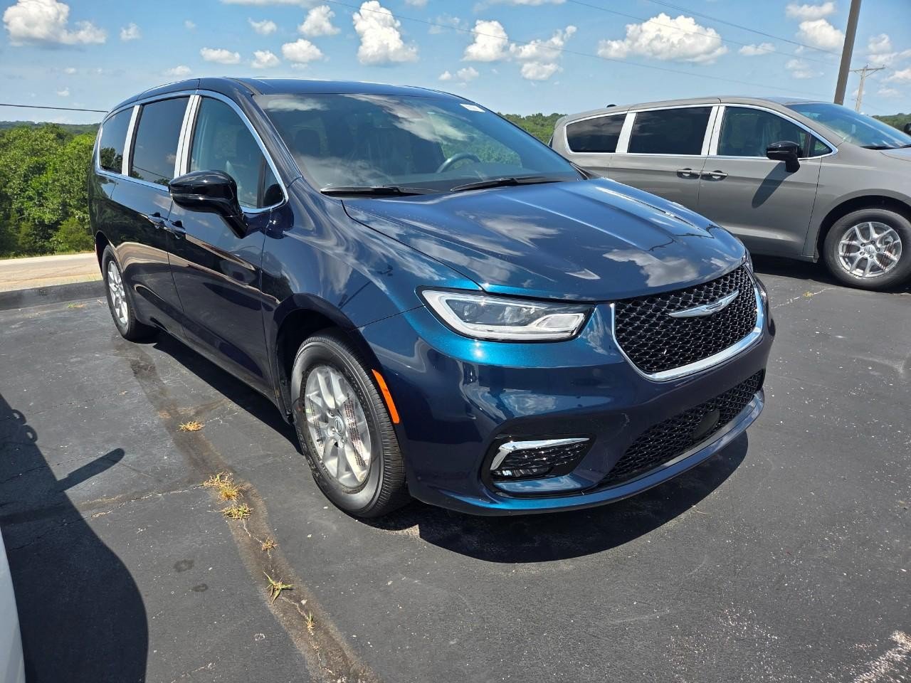 New 2025 Chrysler Pacifica Select FWD image 33