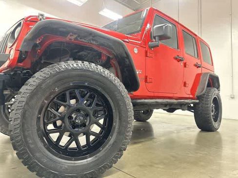 Used 2017 Jeep Wrangler Unlimited Sahara w/ Connectivity Group AWD/4WD image 25