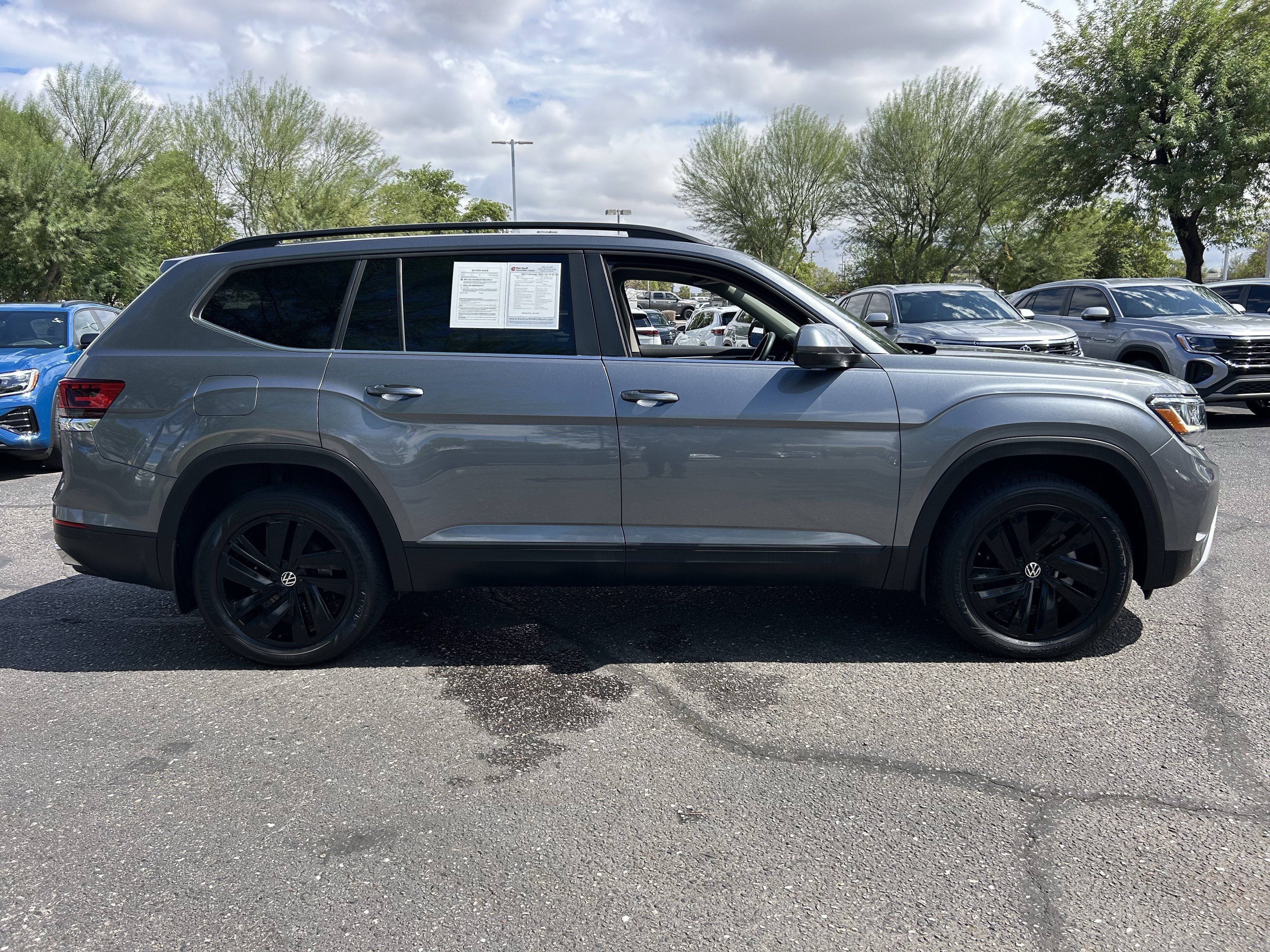 Used 2023 Volkswagen Atlas SE w/ Panoramic Sunroof Package AWD/4WD image 5