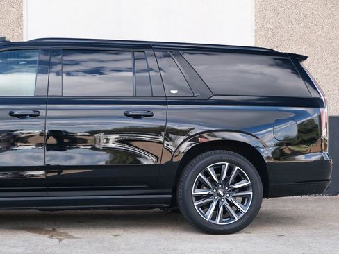 Used 2021 Cadillac Escalade ESV Sport w/ Driver Assist Tech Package RWD image 8