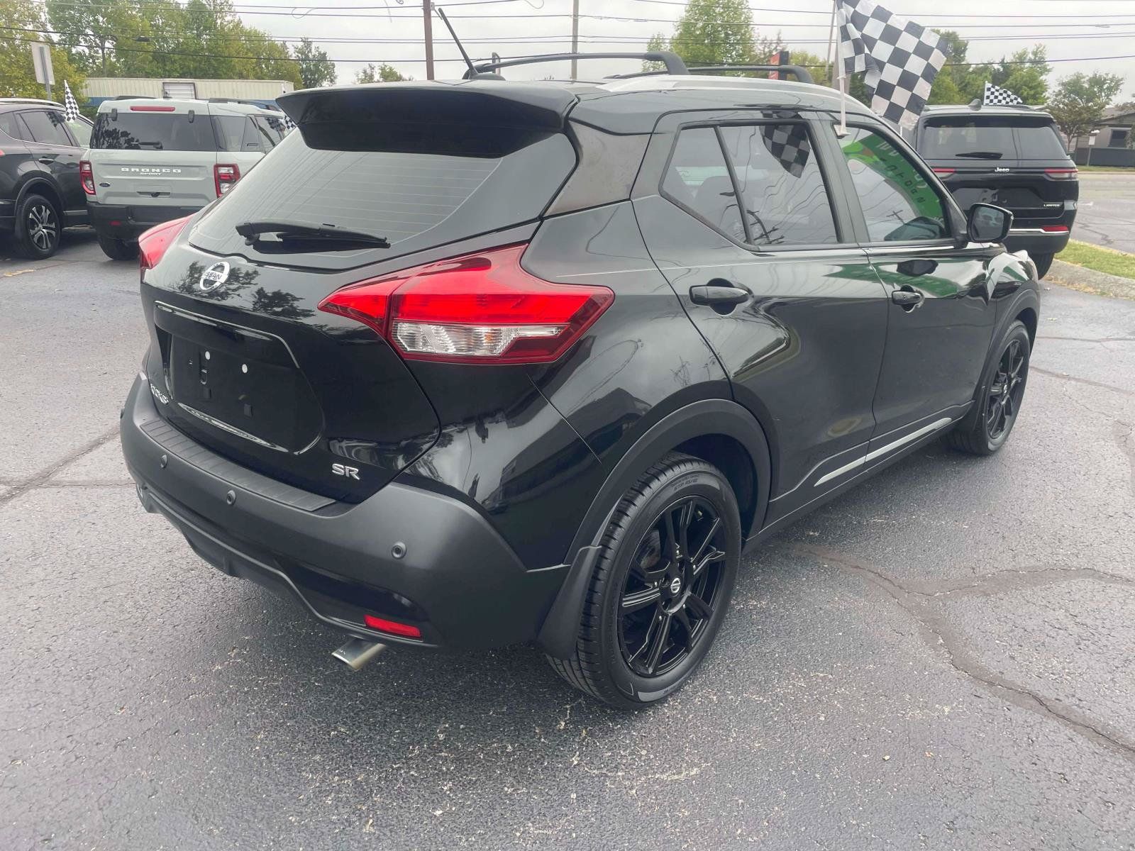Used 2020 Nissan Kicks SR w/ Exterior Package FWD image 9