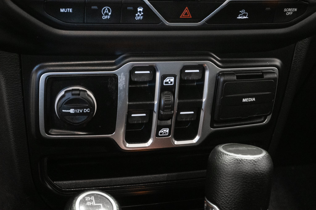 Certified 2023 Jeep Gladiator Sport AWD/4WD image 23