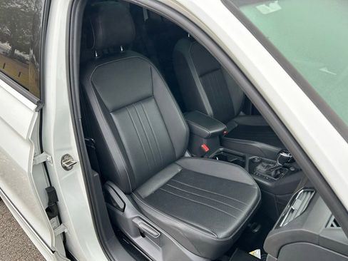 Used 2022 Volkswagen Tiguan SE R-Line image 15