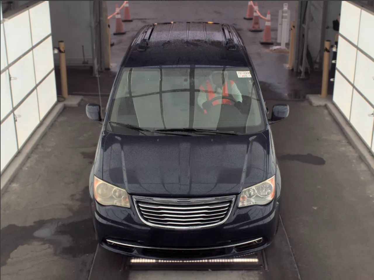 Used 2014 Chrysler Town & Country Touring FWD image 3