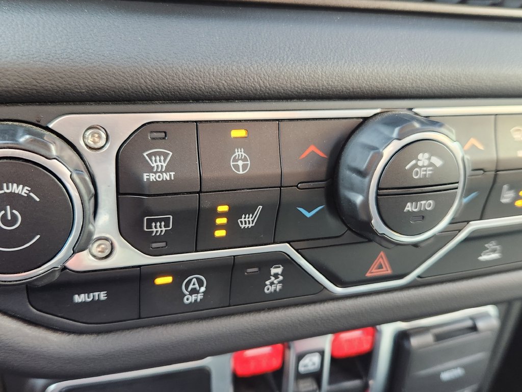 Used 2024 Jeep Gladiator Rubicon w/ Convenience Group AWD/4WD image 29