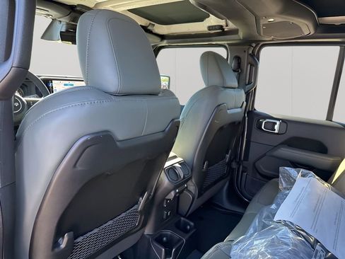 New 2026 Jeep Gladiator Mojave image 18