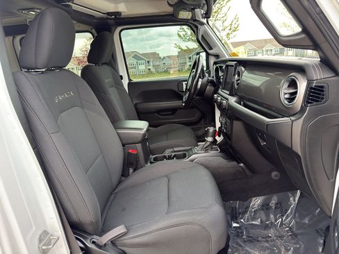 Used 2021 Jeep Wrangler Unlimited Sahara w/ Uconnect 4C Nav & Sound Group AWD/4WD image 40