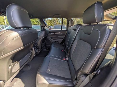 New 2025 Jeep Grand Cherokee Altitude image 12