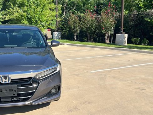 Used 2022 Honda Accord Touring image 3