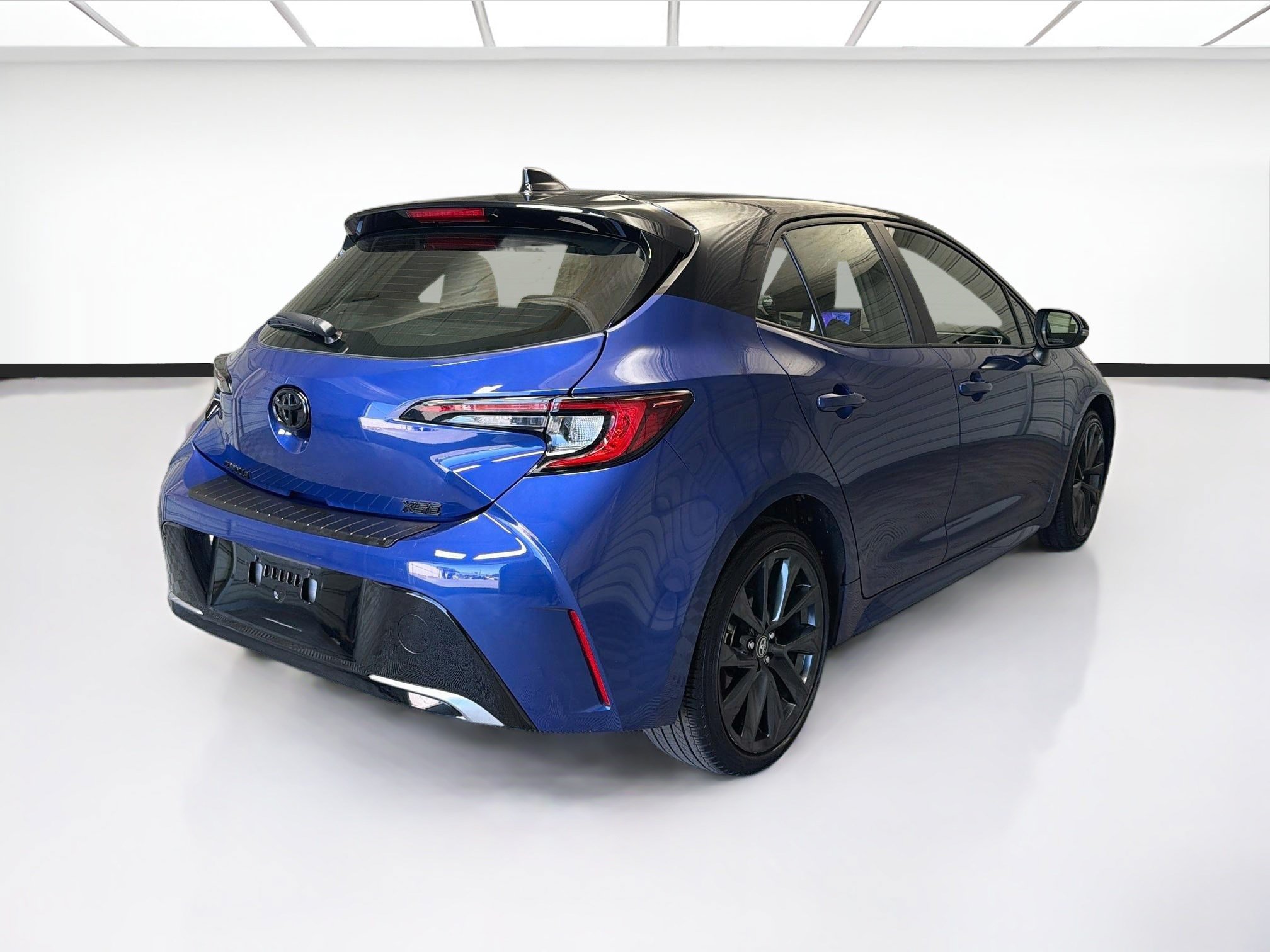 Used 2025 Toyota Corolla XSE FWD image 4