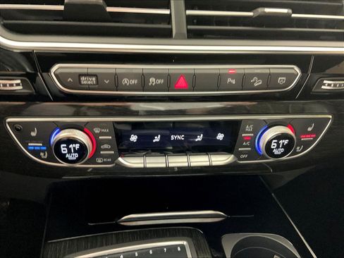 Used 2018 Audi Q7 3.0T Prestige w/ Prestige Package AWD/4WD image 37