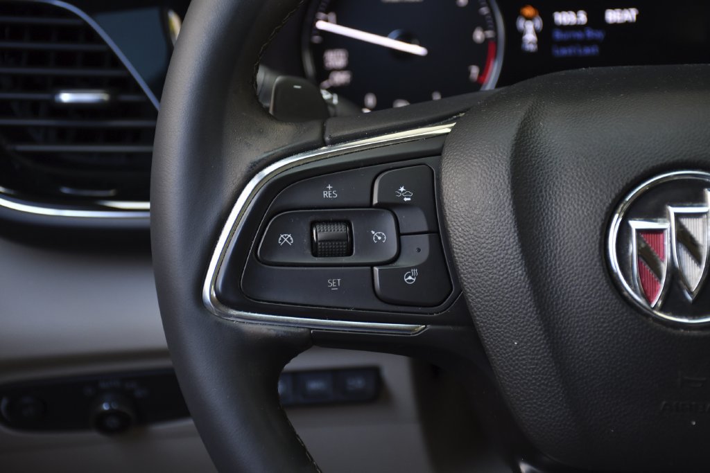 Used 2022 Buick Envision Avenir w/ Technology Package II FWD image 8