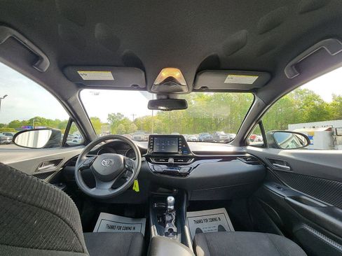 Used 2019 Toyota C-HR LE FWD image 24