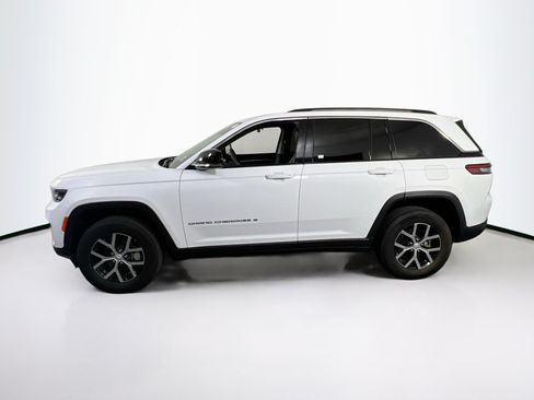 Used 2023 Jeep Grand Cherokee Limited AWD/4WD image 8
