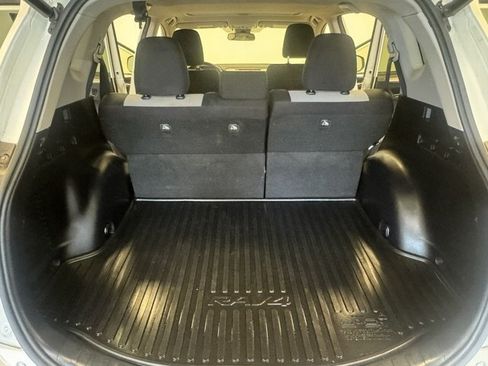 Used 2018 Toyota RAV4 XLE AWD/4WD image 15