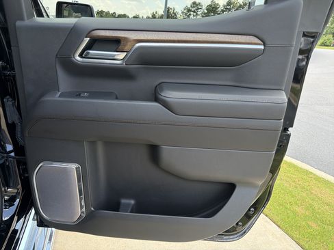 Used 2022 Chevrolet Silverado 1500 High Country w/ High Country Premium Package AWD/4WD image 16