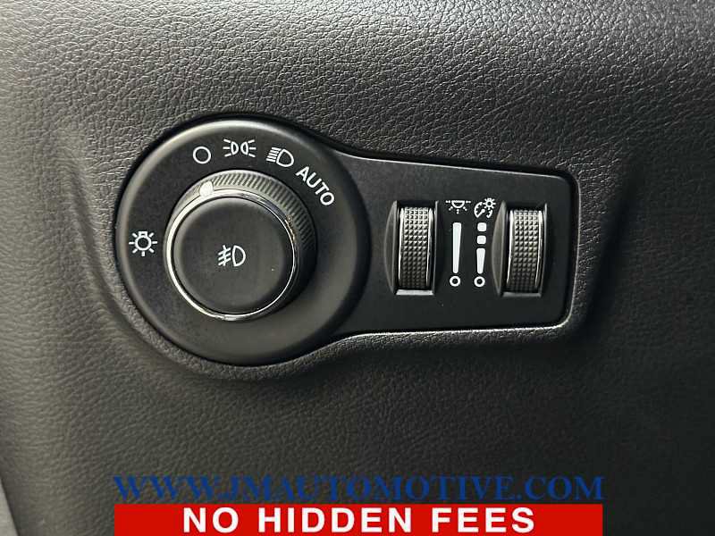 Used 2022 Jeep Compass Latitude w/ Sun and Sound Group AWD/4WD image 40