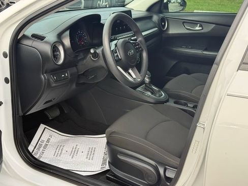 Used 2020 Kia Forte LXS FWD image 13