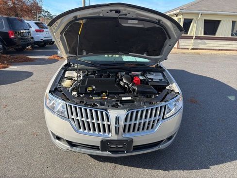 Used 2010 Lincoln MKZ image 10