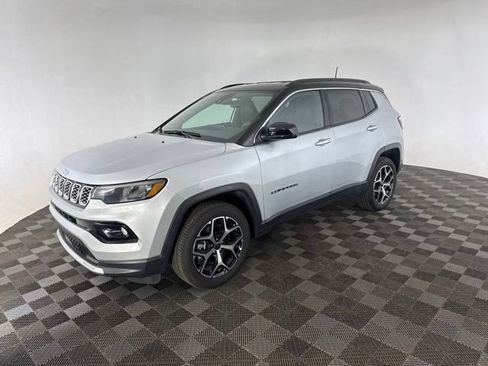 Used 2025 Jeep Compass Limited AWD/4WD image 4
