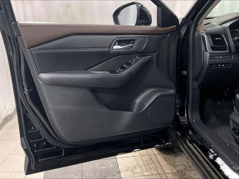 Certified 2023 Nissan Rogue SV w/ SV Premium B Package image 9