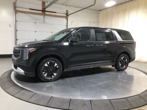 New 2026 Kia Carnival LXS image 4