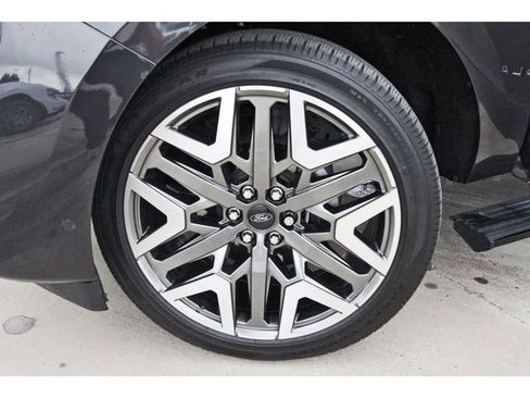 Used 2025 Ford Expedition Max Platinum w/ Platinum Ultimate Package image 29