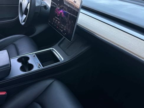 Used 2022 Tesla Model Y Performance image 16