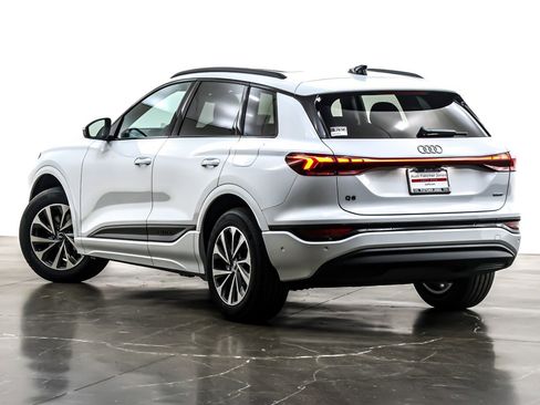 New 2025 Audi Q6 e-tron Premium Plus image 12