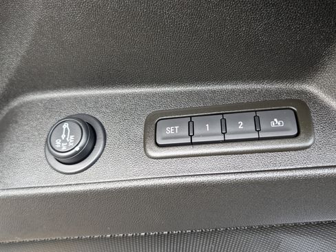 Used 2023 Chevrolet Equinox Premier AWD/4WD image 19