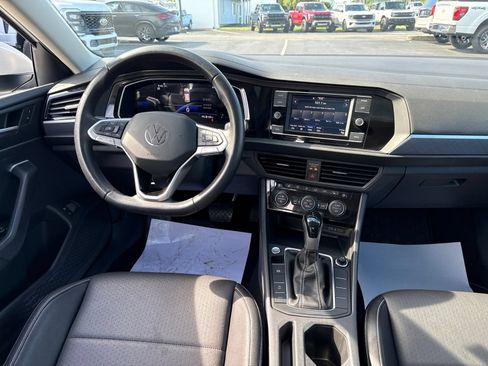 Used 2023 Volkswagen Jetta SE FWD image 8