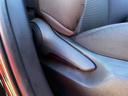 Used 2024 Toyota Highlander LE image 25