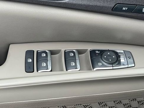 New 2026 Kia Carnival EX FWD image 13
