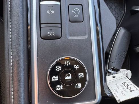 Used 2025 Nissan Pathfinder SL image 25