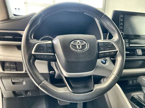 Used 2022 Toyota Highlander XLE AWD/4WD image 14
