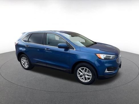 Used 2024 Ford Edge SEL image 2