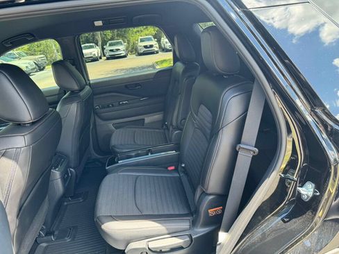 Used 2025 Nissan Pathfinder Rock Creek AWD/4WD image 7