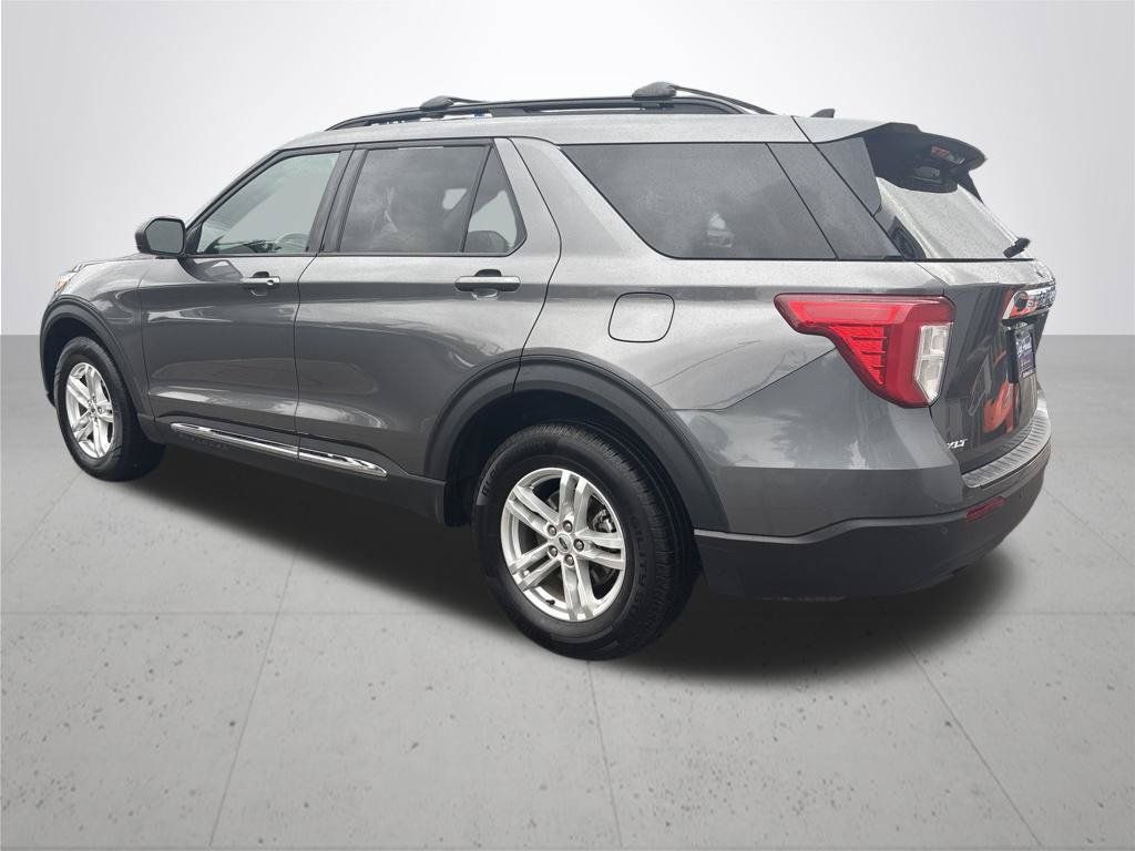 Used 2023 Ford Explorer XLT AWD/4WD image 9