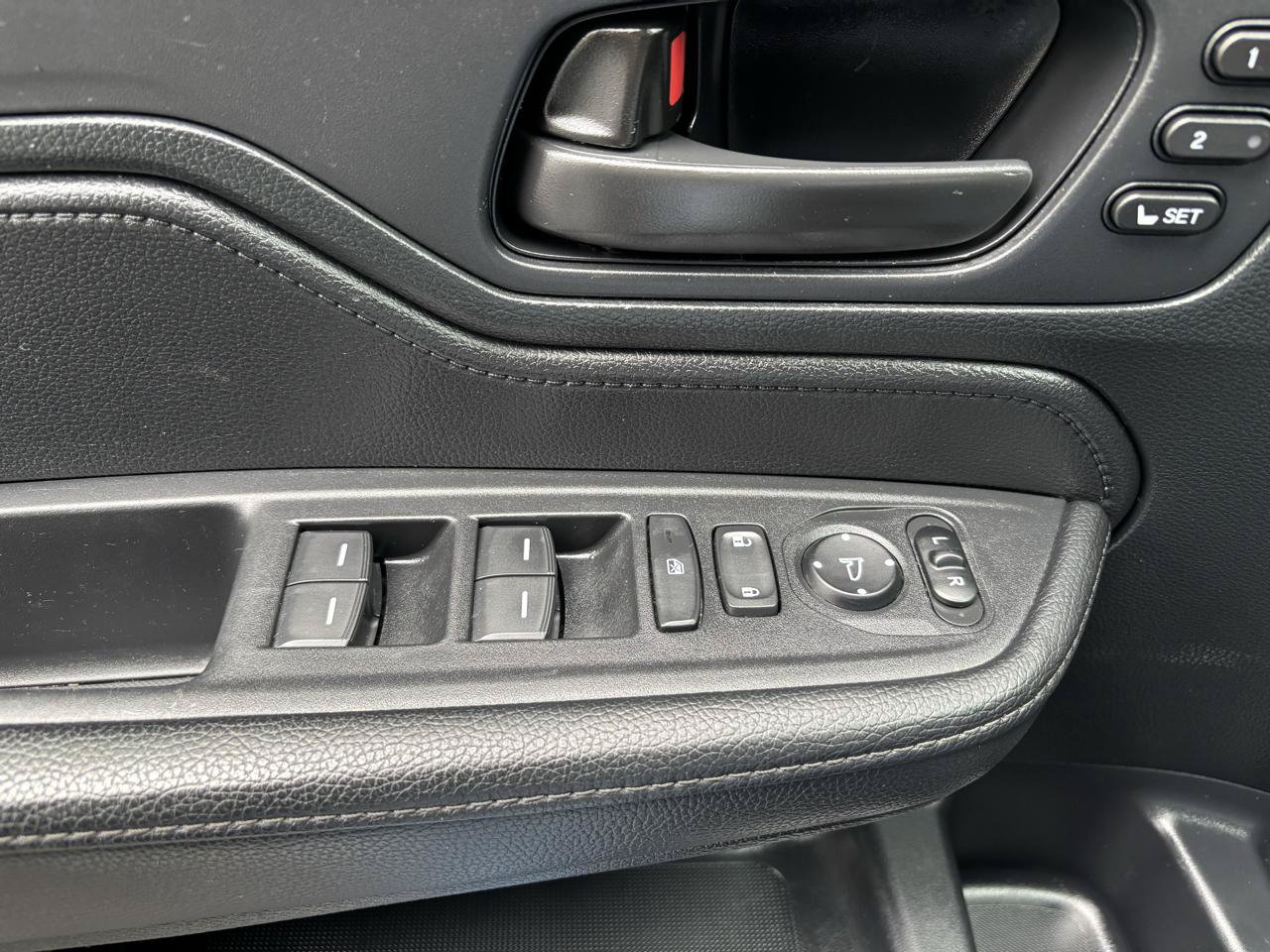 Used 2023 Honda Odyssey EX-L image 9