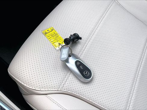 Used 2024 Mercedes-Benz C 300 Sedan image 15