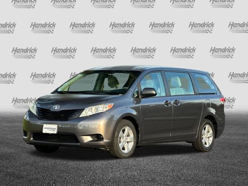 Used 2014 Toyota Sienna L image 9