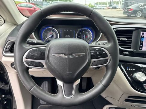 Used 2023 Chrysler Voyager LX FWD image 19