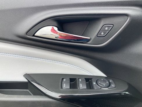 Used 2025 Chevrolet Trax LT image 12