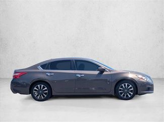 Used 2016 Nissan Altima 2.5 SV FWD video 4